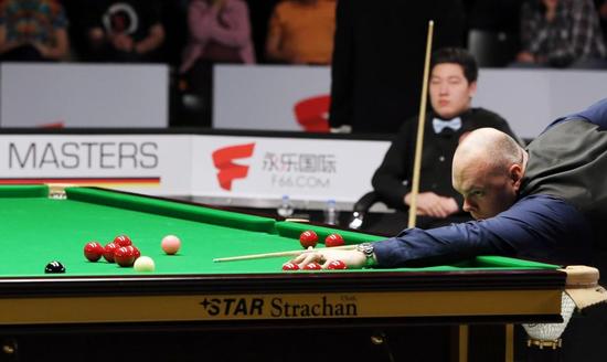 结婚了？18岁皇马前锋恩德里克晒和女友合照，无名指戴着戒指